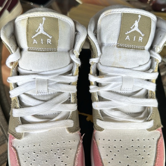 Grade School Jordan 1 Mid size 4.5y - Picture 3 of 8